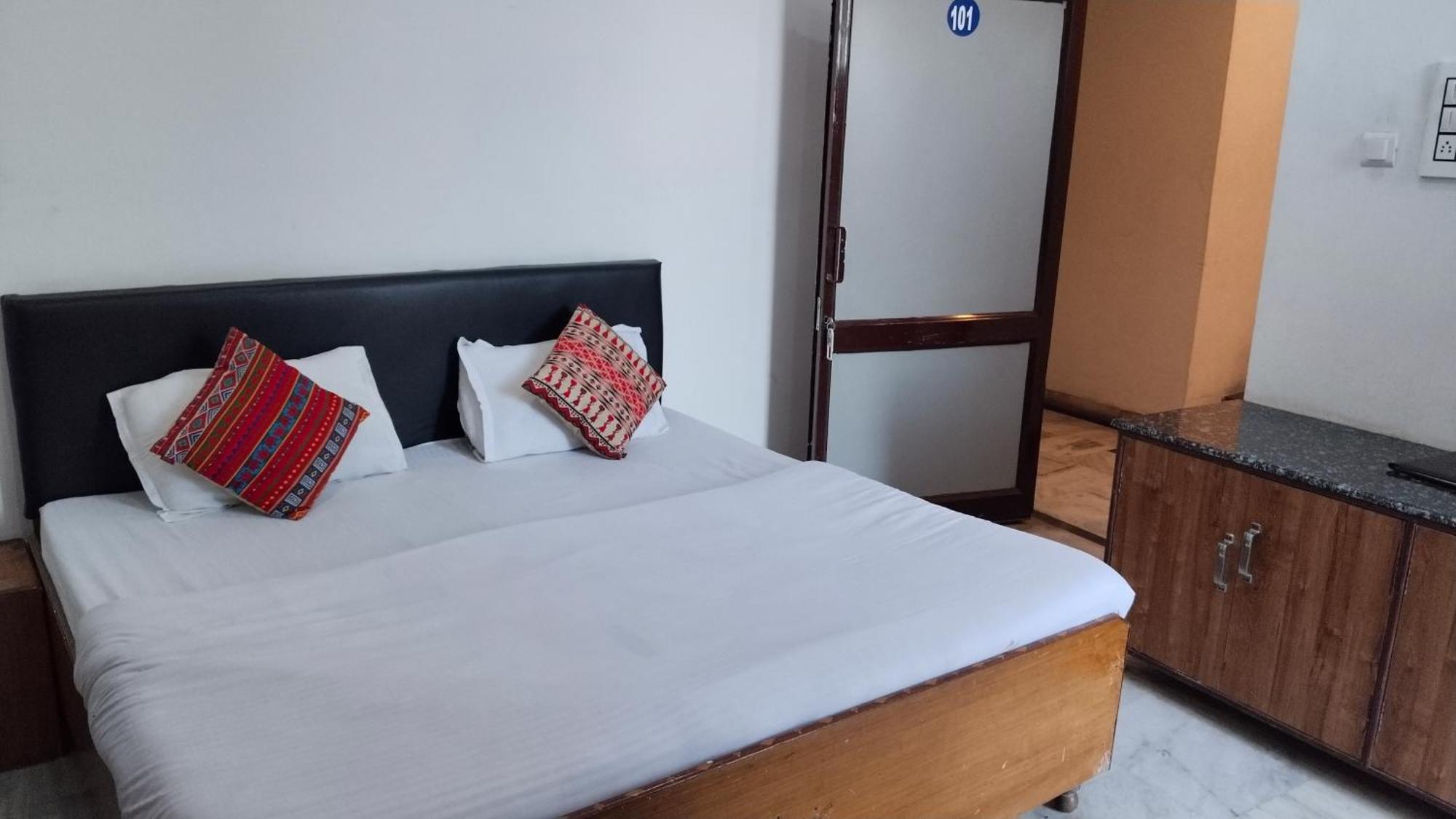 Fabhotel Grover 康格拉 外观 照片